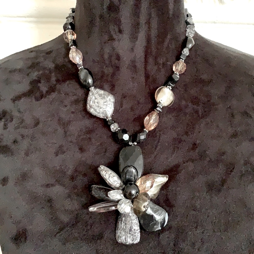 Stunning BlackCharcoalAmber Beaded Necklace Wow 19$